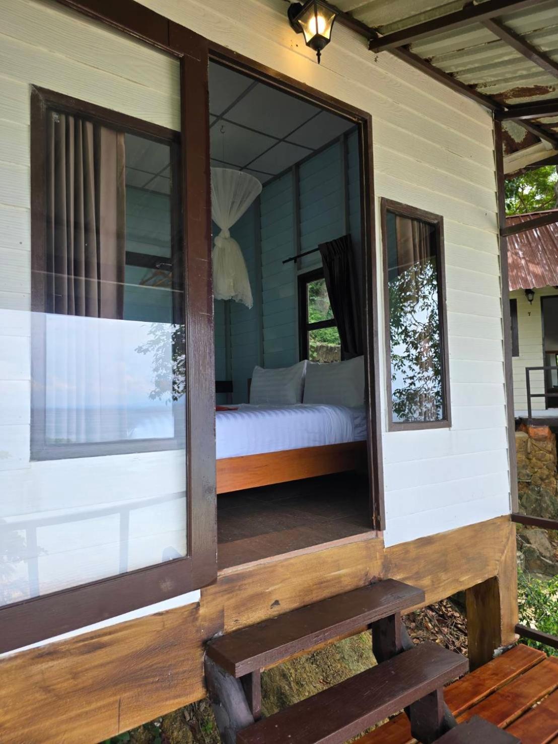 Phi Phi Private Beach Resort Екстер'єр фото